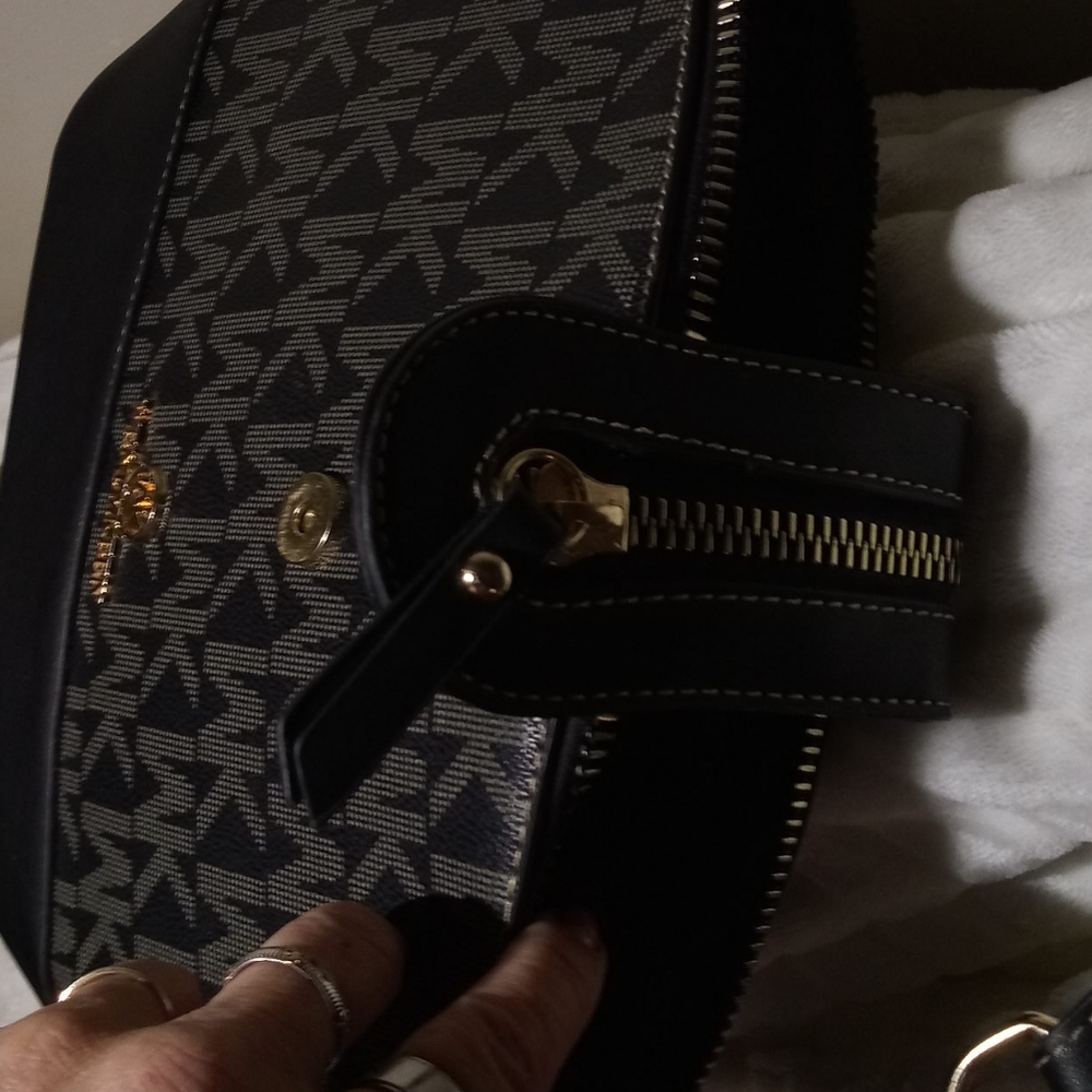 Bags - Picture 6 of 9